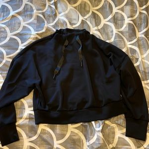 NWOT Black slightly cropped crewneck. Size S
